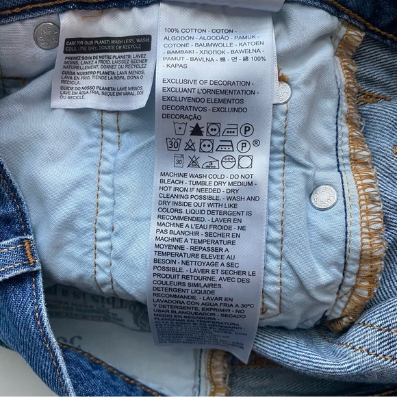 Levi’s Denim Shorts | Size 27 | Medium Wash - Picture 5 of 9